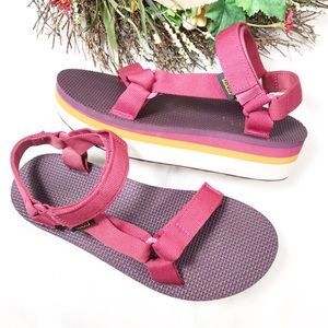 Teva Flatform Universal women’s Sandal Size 8